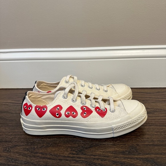 Comme Des Garçons Play Converse Multiple Hearts Chuck 70 Low Sneakers - Picture 2 of 6